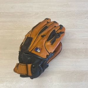 Wilson Left Hand EZ Catch 9.5” AD427 Z95 T-Ball Glove